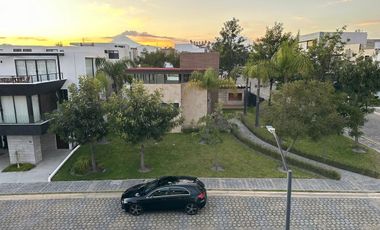RESIDENCIA EN VENTA CON EXCELENTES ESPACIOS, FRENTE A ÁREA VERDE EN PARQUE SOFIA