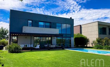 Casa en VENTA en Terralagos, Canning