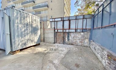 Amplio galpón con oficinas