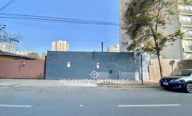 Amplio galpón con oficinas