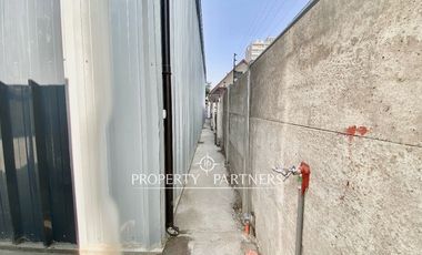 Amplio galpón con oficinas