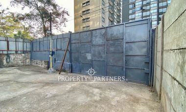 Amplio galpón con oficinas