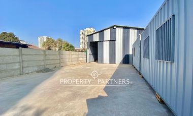 Amplio galpón con oficinas