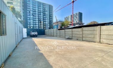 Amplio galpón con oficinas