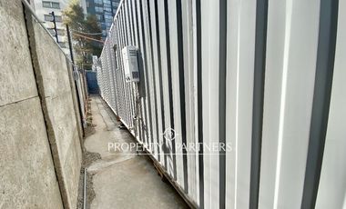 Amplio galpón con oficinas