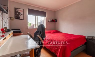 Amplia casa de tres pisos en entorno residencial privilegiado