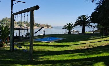 Casa en Venta en Sitio con 2 casas ambas con acceso al lago, 2 embarcaderos