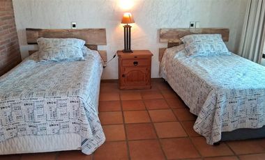 Casa en Venta en Sitio con 2 casas ambas con acceso al lago, 2 embarcaderos