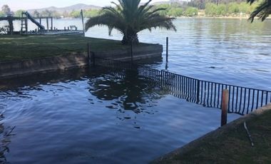 Casa en Venta en Sitio con 2 casas ambas con acceso al lago, 2 embarcaderos