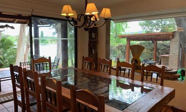 Casa en Venta en Sitio con 2 casas ambas con acceso al lago, 2 embarcaderos