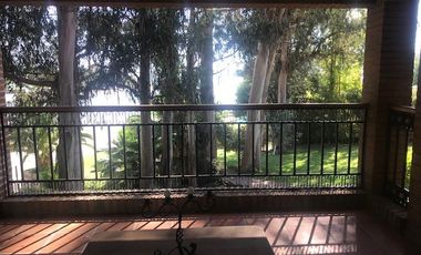 Casa en Venta en Sitio con 2 casas ambas con acceso al lago, 2 embarcaderos