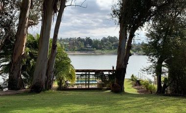 Casa en Venta en Sitio con 2 casas ambas con acceso al lago, 2 embarcaderos