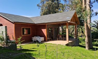 Casa en Venta en Sitio con 2 casas ambas con acceso al lago, 2 embarcaderos