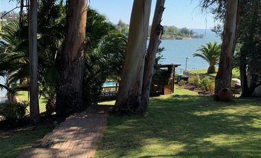 Casa en Venta en Sitio con 2 casas ambas con acceso al lago, 2 embarcaderos