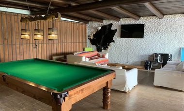 Casa en Venta en Sitio con 2 casas ambas con acceso al lago, 2 embarcaderos