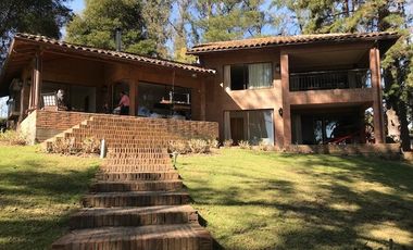 Casa en Venta en Sitio con 2 casas ambas con acceso al lago, 2 embarcaderos
