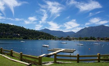 Casa en Arriendo en Arriendo por día en condominio para 10 personas con acceso al lago y marina a pasos del centro de Pucón