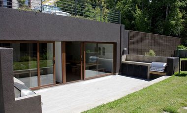 Casa en Arriendo en Arriendo por día en condominio para 10 personas con acceso al lago y marina a pasos del centro de Pucón