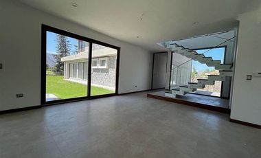 Casa en Venta en Preciosa casa en Club de Golf Los Lirios