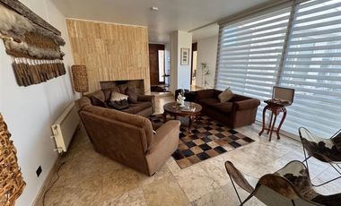 Casa en Venta en Increible casa mediterránea en exclusivo condominio Los Lirios