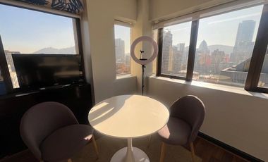 Oficina en Arriendo en Linda oficina al lado del metro Tobalaba, 2 privados, 2 baños