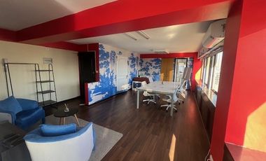 Oficina en Arriendo en Linda oficina al lado del metro Tobalaba, 2 privados, 2 baños