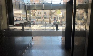 Oficina en Arriendo en Oportunidad oficina 2 privados y 1 baño en mejor sector de Providencia, metro Tobalaba.