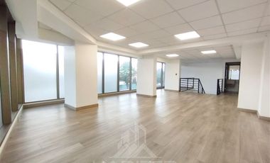 Local Comercial en Arriendo en COD38011 Ubicación Privilegiada Plaza De Las Banderas Hochstetter