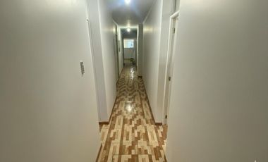 Excelente Casa con Taller y Oficinas, cerca metro.