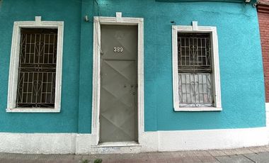 Excelente Casa con Taller y Oficinas, cerca metro.