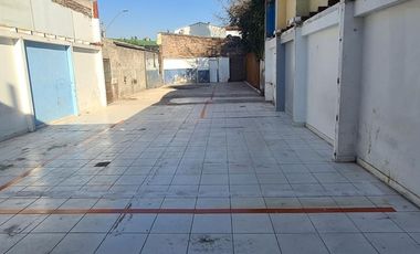 Excelente Casa con Taller y Oficinas, cerca metro.