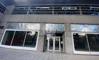 Excelente local · Gran exposición en la mejor zona de Martínez.