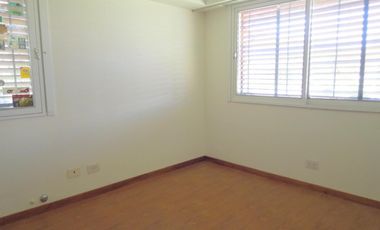 Casa 5 AMBIENTES GARAGE JARDIN 3 BAÑOS 1 TOILETTE