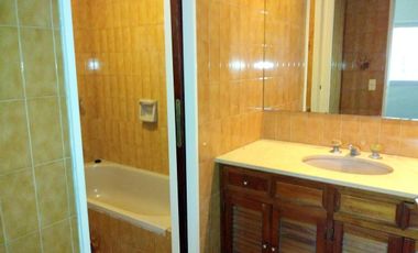 Casa 5 AMBIENTES GARAGE JARDIN 3 BAÑOS 1 TOILETTE