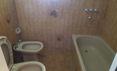 Casa 5 AMBIENTES GARAGE JARDIN 3 BAÑOS 1 TOILETTE