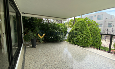 VENDO Casa grande en sector exclusivo de Barranquilla