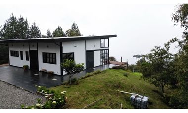 CASA EN SANTA ELENA VEREDA EL PLAN/ MEDELLIN