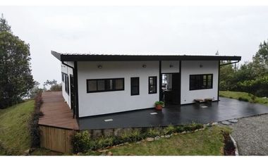 CASA EN SANTA ELENA VEREDA EL PLAN/ MEDELLIN