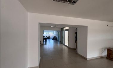 AREA EN ALQUILER EN EDIFICIO EUCARISTICO CALI