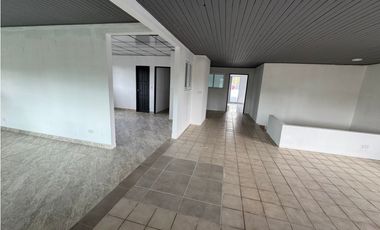 VILLA ZAITA / CASA COMERCIAL / 2 NIVELES / 830M / 20 PARKING