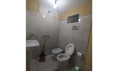 DISTINGUIDA CASA ZONA AV RADEMACHER Y MONTEAGUDO Cod C655