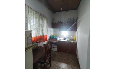DISTINGUIDA CASA ZONA AV RADEMACHER Y MONTEAGUDO Cod C655
