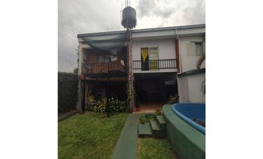 DISTINGUIDA CASA ZONA AV RADEMACHER Y MONTEAGUDO Cod C655