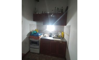 DISTINGUIDA CASA ZONA AV RADEMACHER Y MONTEAGUDO Cod C655