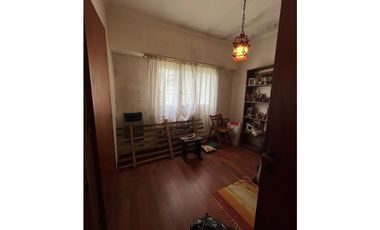 Importante propiedad en esquina con monoambiente barrio la farola