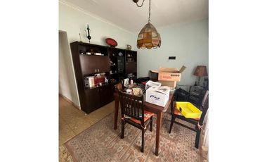 Importante propiedad en esquina con monoambiente barrio la farola