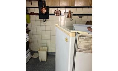 Importante propiedad en esquina con monoambiente barrio la farola