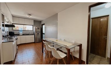 Venta departamento 3 dormitorios con cochera Zona Centro