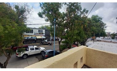 Duplex Ubicadísimo 2 dormitorios 2 baños, cochera, patio y terraza