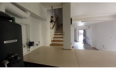 Duplex Ubicadísimo 2 dormitorios 2 baños, cochera, patio y terraza